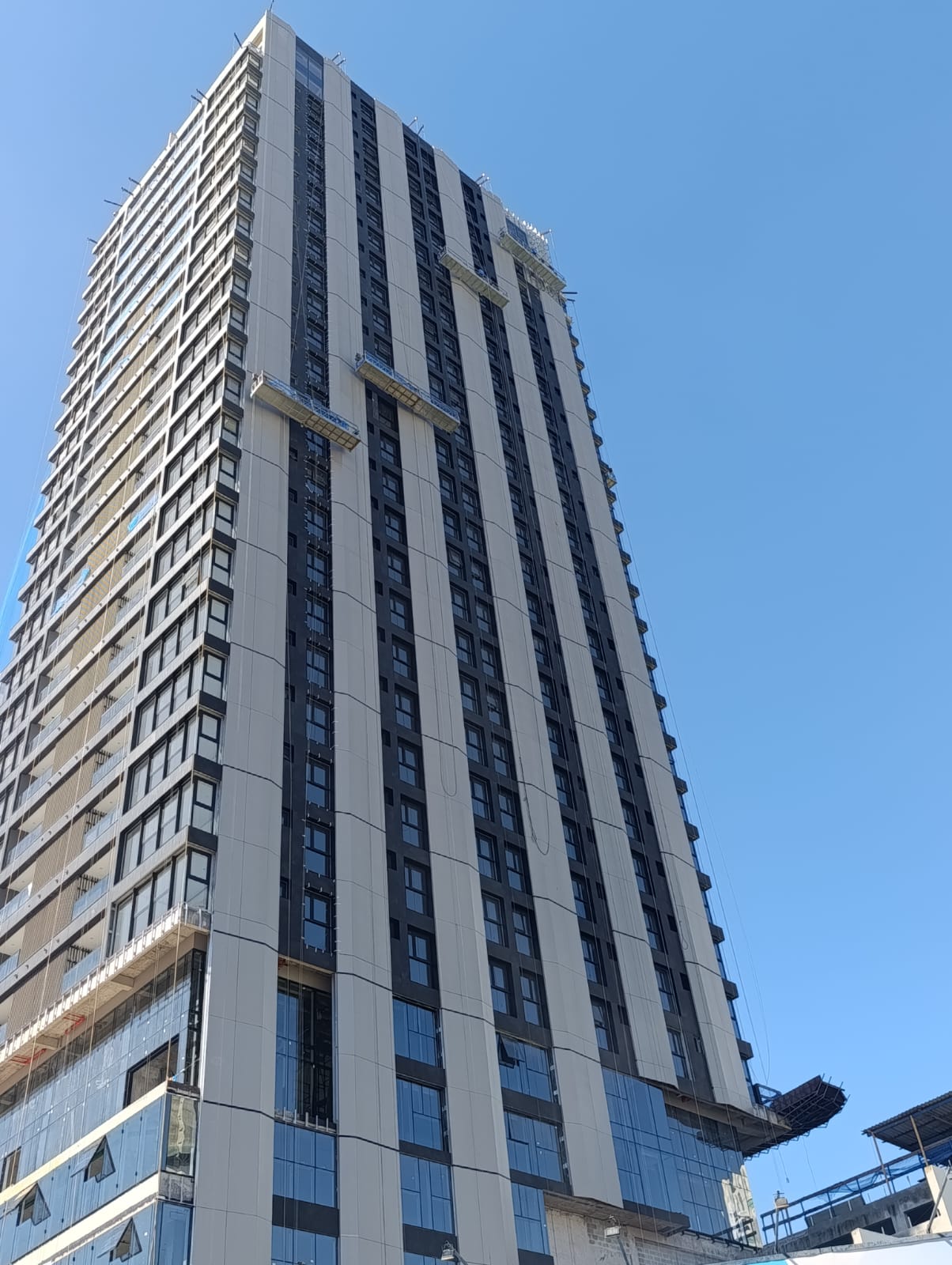 Edifício em operação — retrofit e manutenção de fachada Cavalheiro